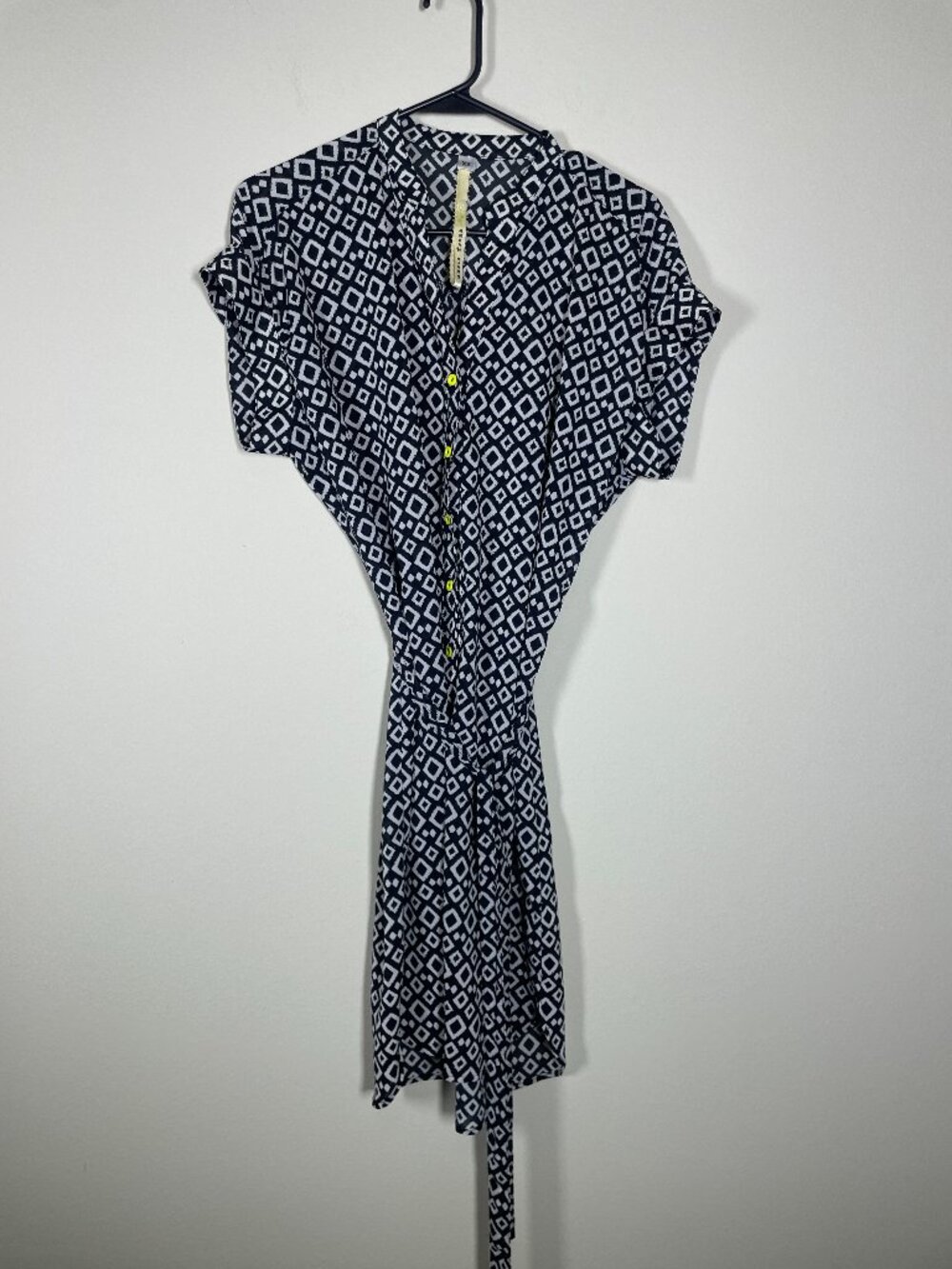 Uncle Frank Women's Black & White Geometric Print Button-Up Midi Dress XS (M)
